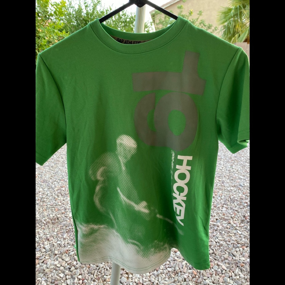 Gap kids athletics 19 hokey green T-shirt